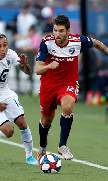 Dallas defender Hollingshead fosters baby amid pandemic